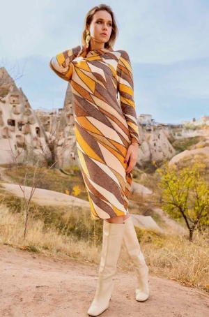 Dolcezza női ruha, kámzsanyakú, hagymafazon, hosszúujjú